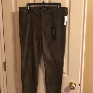 Green suede Liverpool ankle pants  12/31